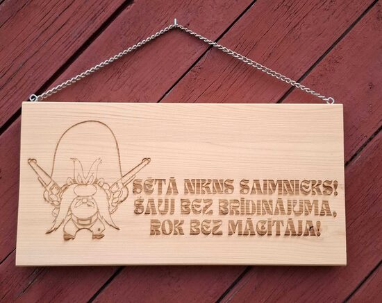 Plāksne "Sētā nikns saimnieks"